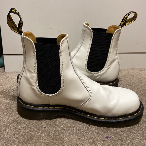 White Chelsea boot, Doc. Marten’s, worn twice, woman’s US 8 - Picture 5 of 14